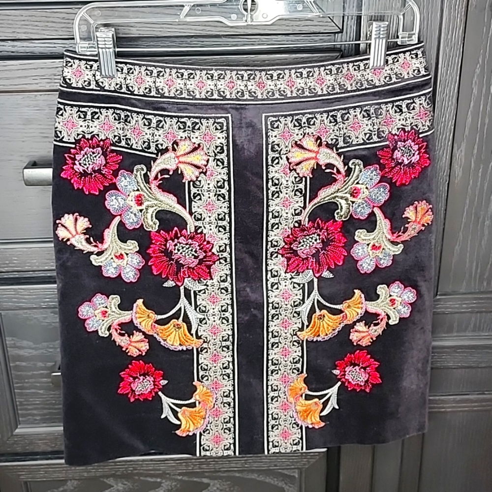 WHBM Faux Suede Embroidered Pencil Skirt Size 4